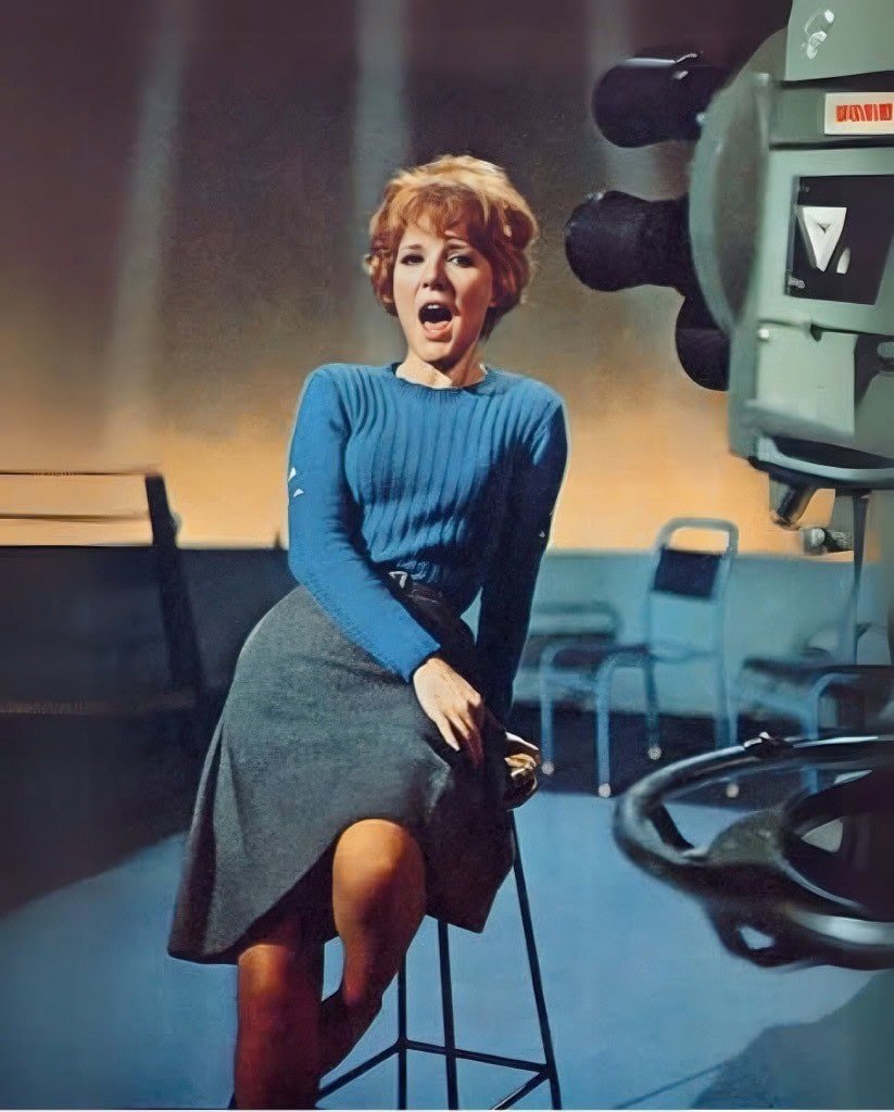 Petula Clark ~ Downtown  (1964)